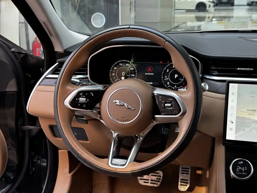 Jaguar XFL 2022 — фото 10