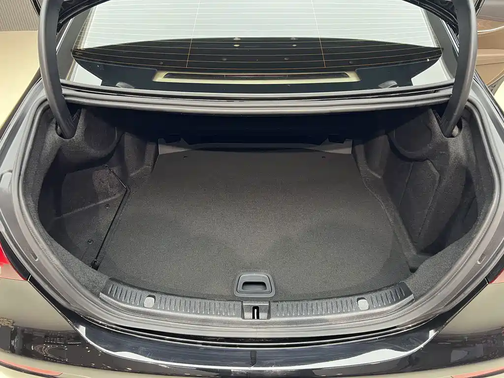 Mercedes-Benz E-Class 2023 — фото 17