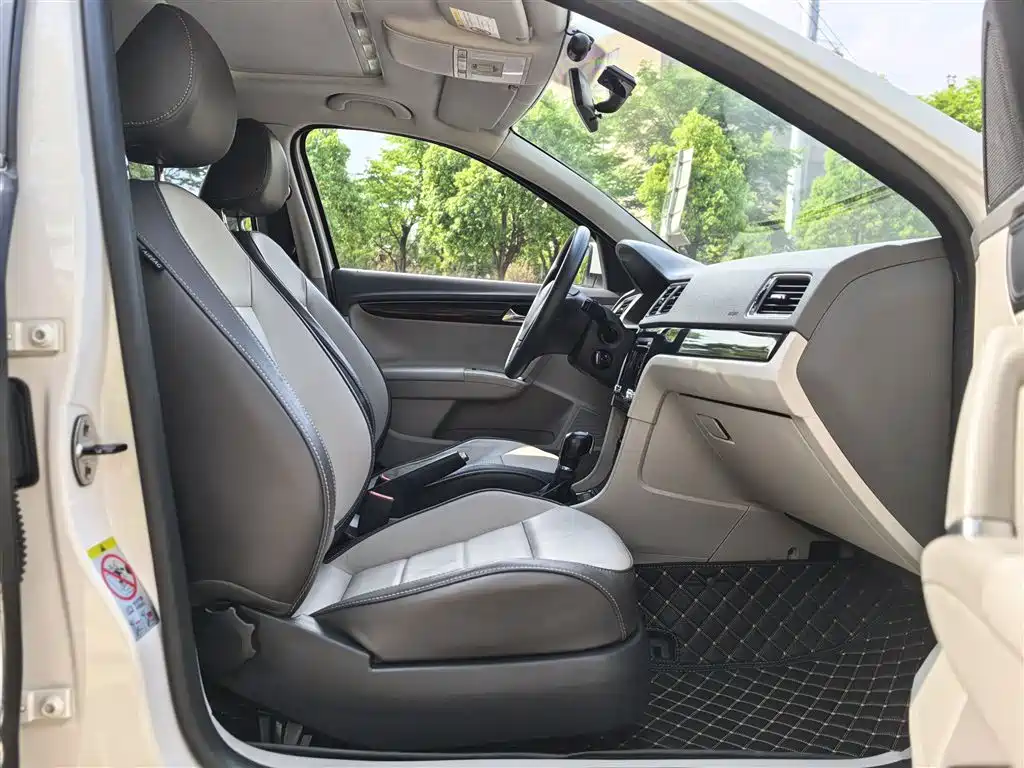 Volkswagen Gran Lavida 2015 — фото 11