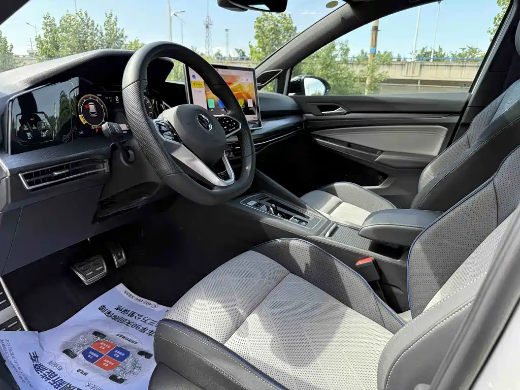 Volkswagen Golf 2025