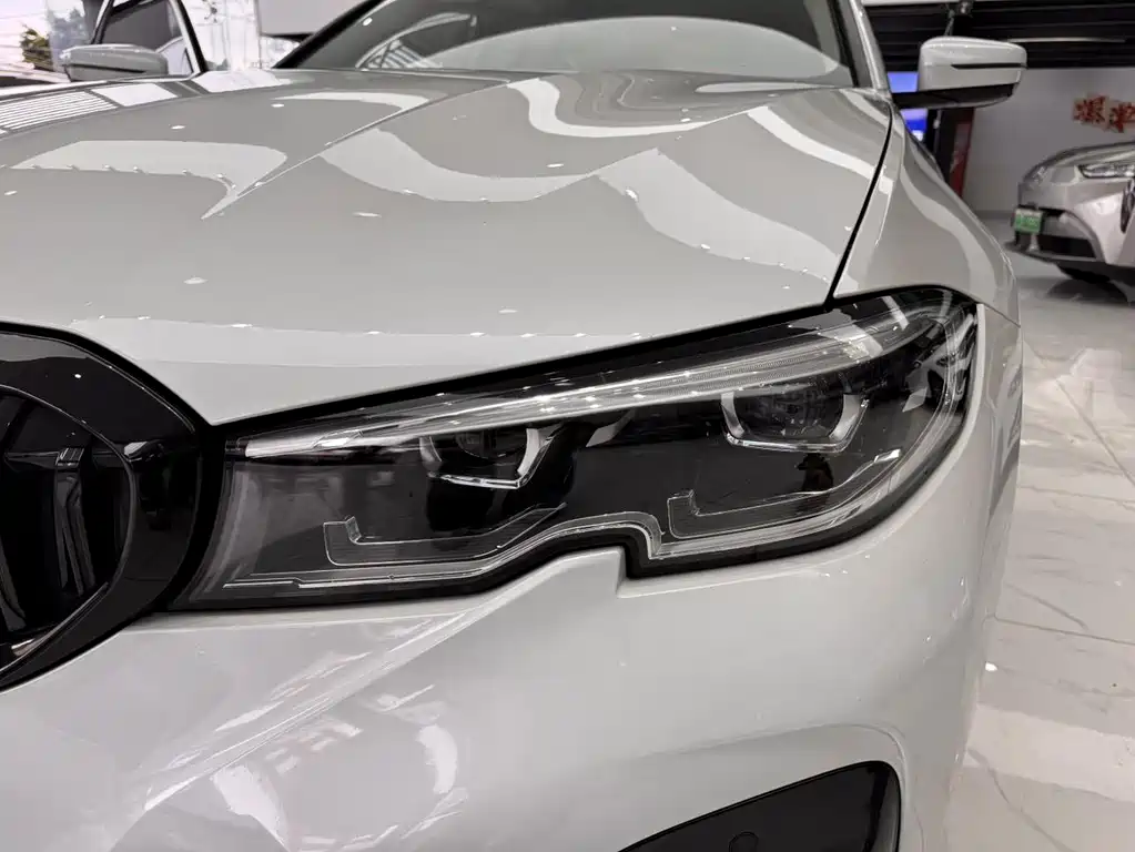 BMW 3 Series 2019 — фото 24