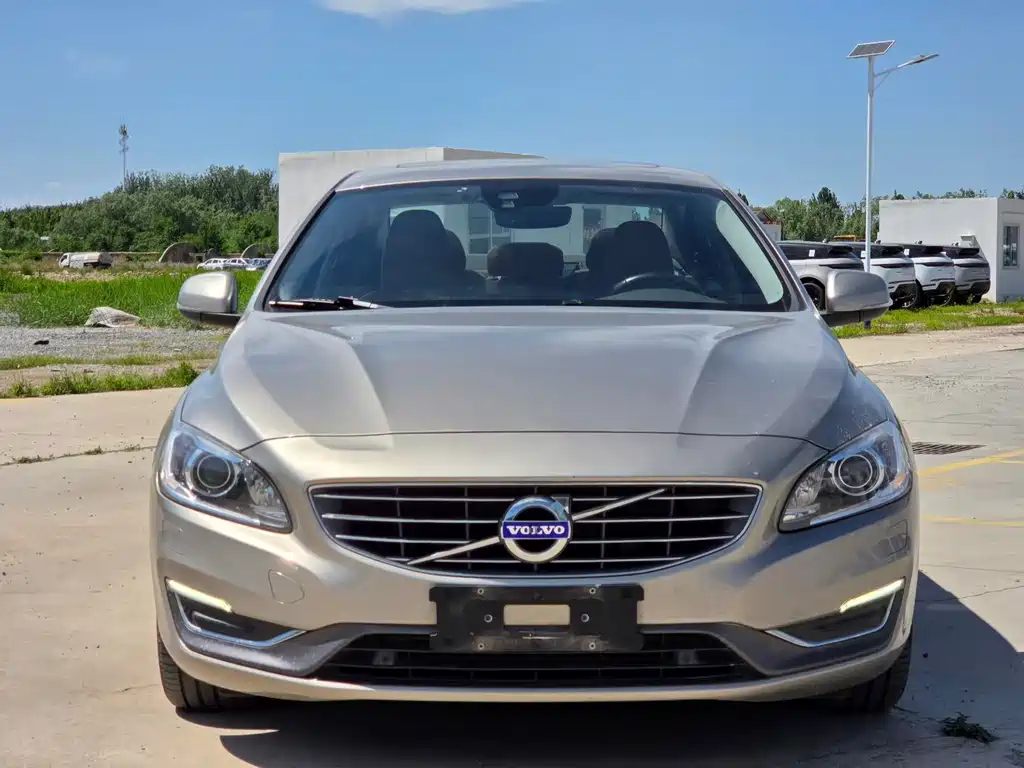 Volvo S60 2015 — фото 2