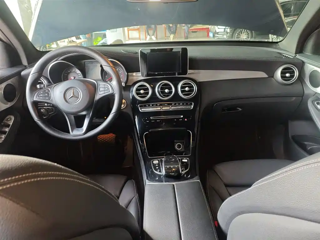 Mercedes-Benz GLC 2017 — фото 10