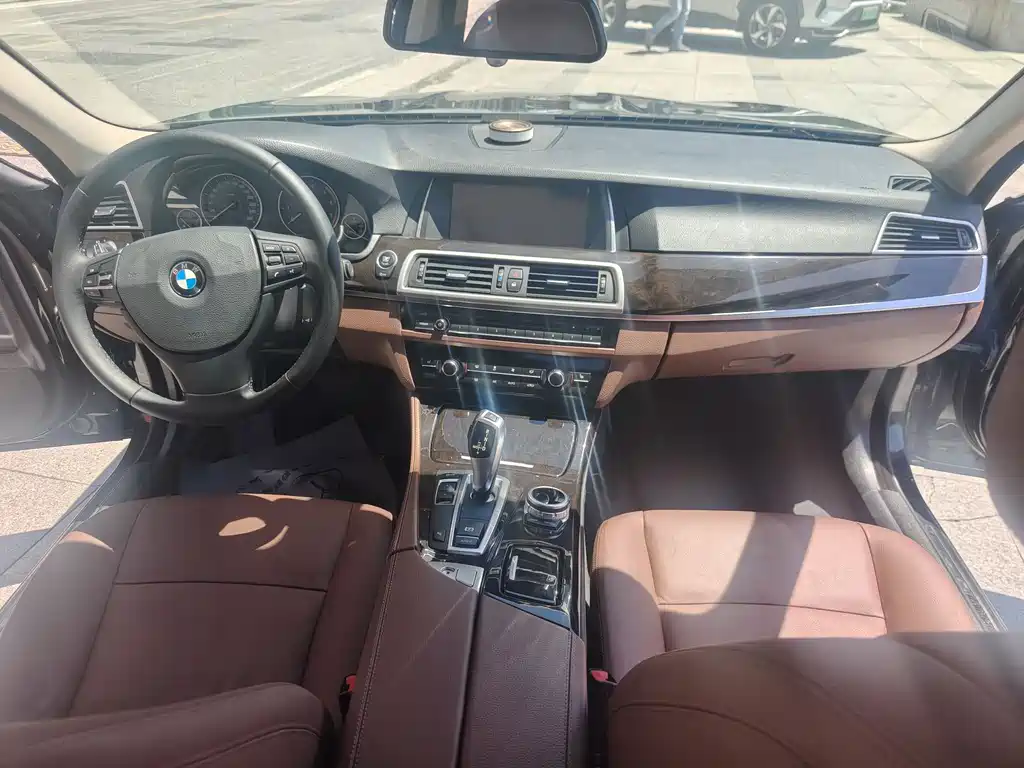 BMW 5 Series 2016 — фото 9
