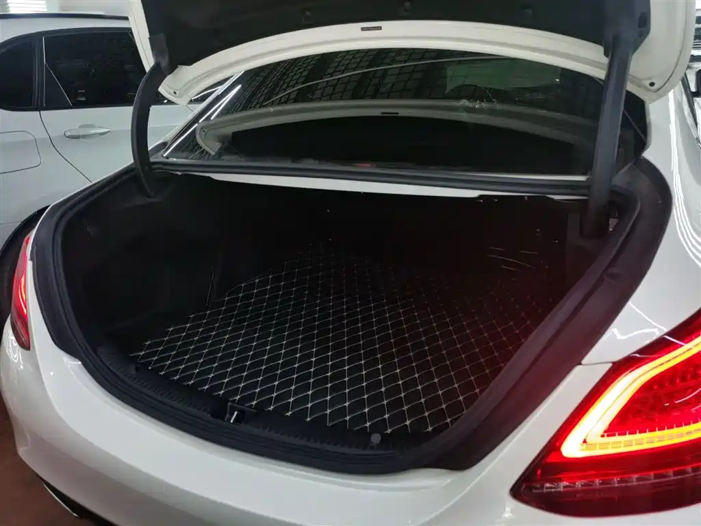 Mercedes-Benz C-Class 2020 — фото 12