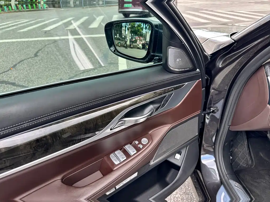 BMW 7 Series 2016 — фото 9