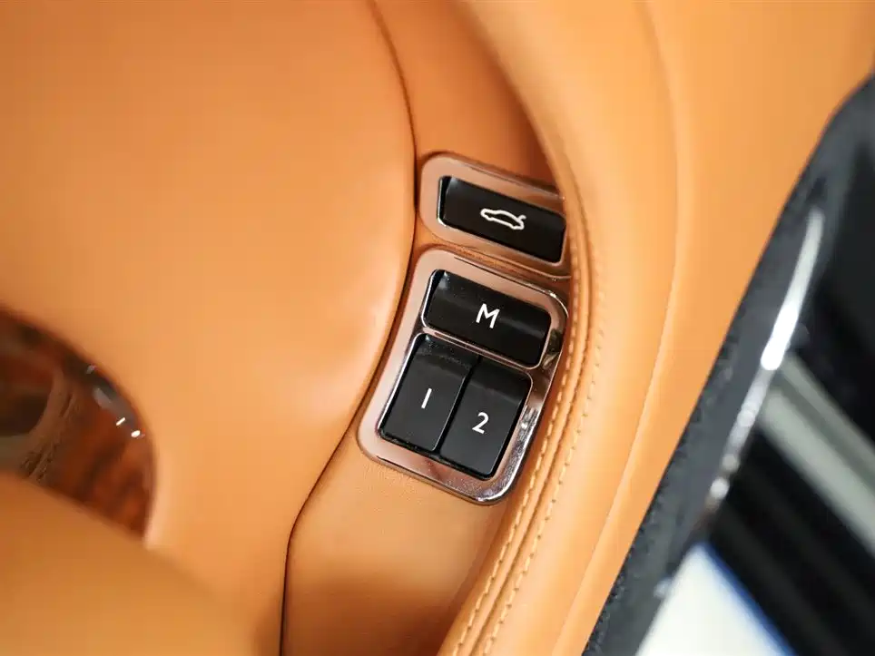 Bentley Mulsanne 2018 — фото 27