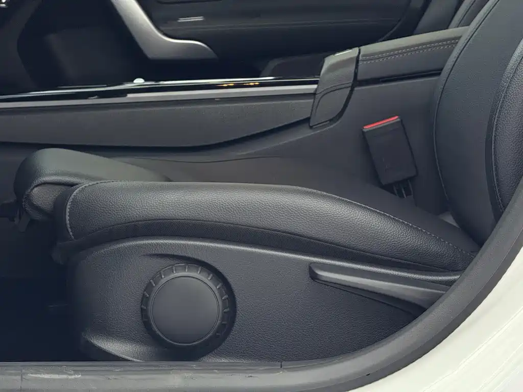 Mercedes-Benz A-Class 2023 — фото 18
