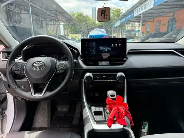 Toyota RAV4 2025