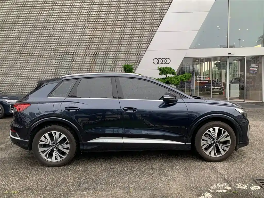 Audi Q4 e-tron 2024