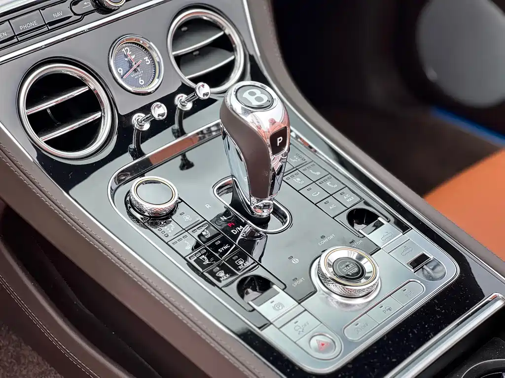 Bentley Continental 2022 — фото 17