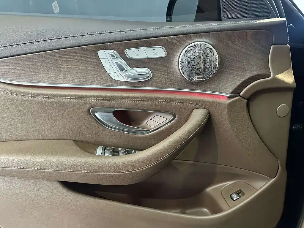Mercedes-Benz E-Class 2022 — фото 12