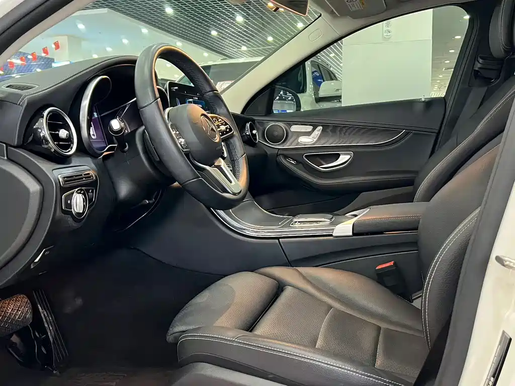 Mercedes-Benz C-Class 2019 — фото 7