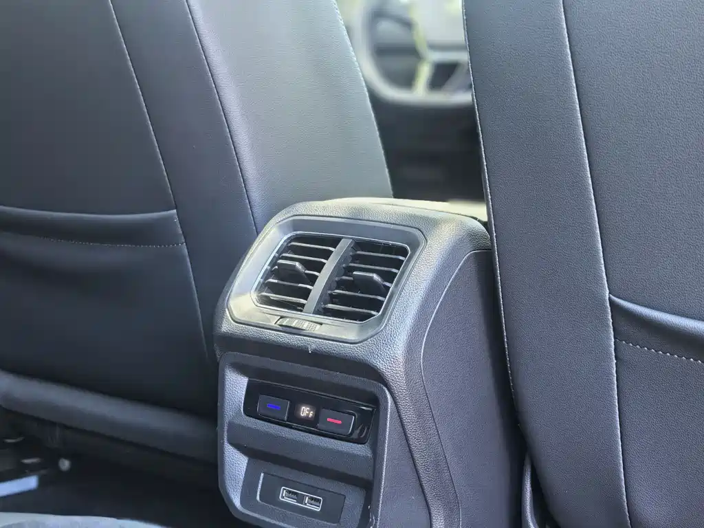 Volkswagen Tiguan L 2018 — фото 25
