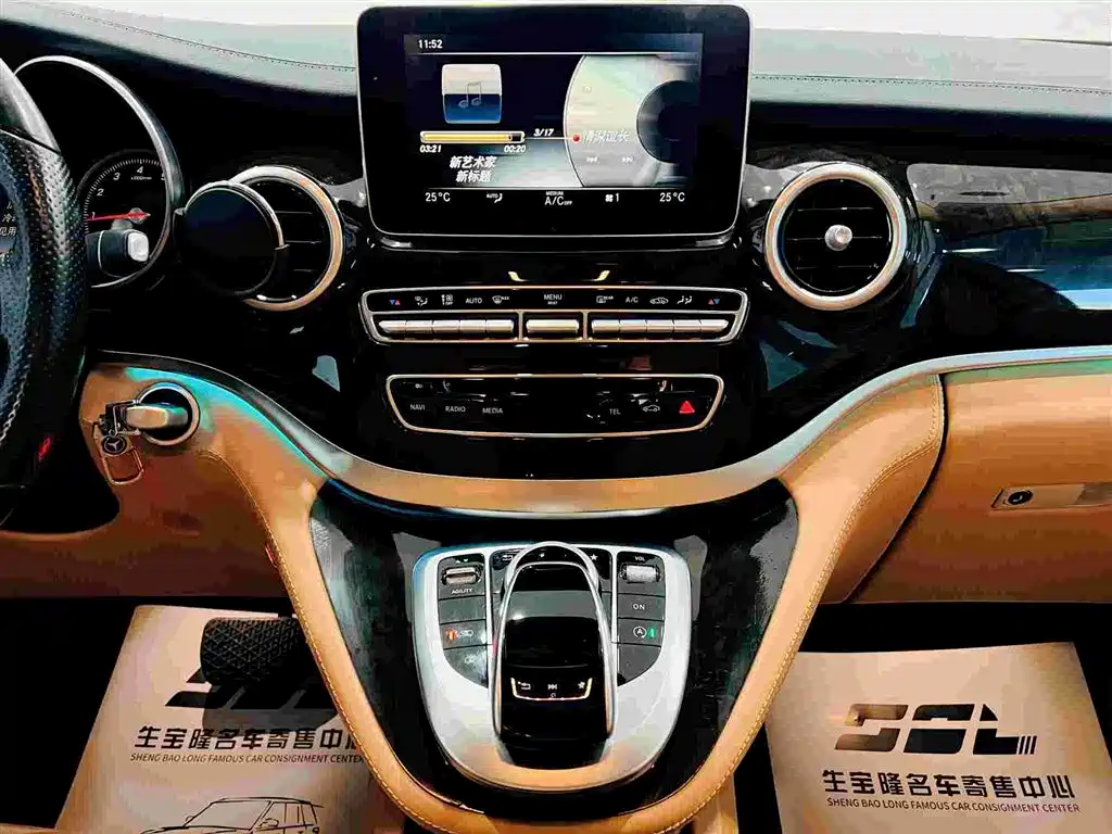 Mercedes-Benz V-Class 2020 — фото 11