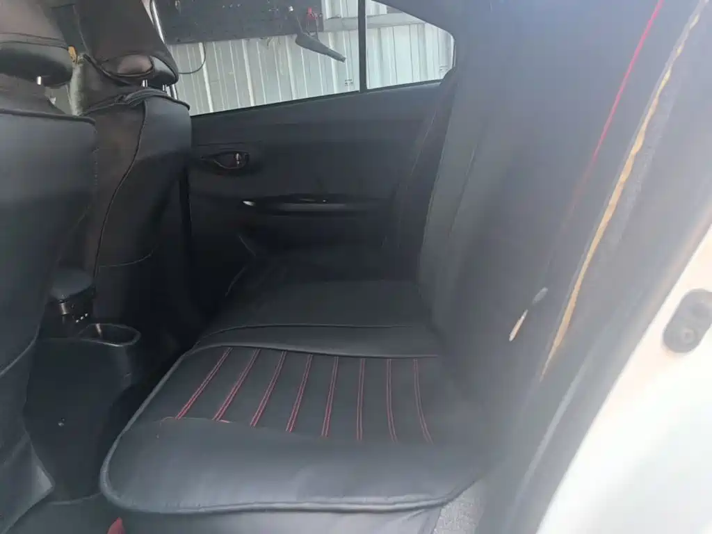 Toyota Yaris L 2020 — фото 17