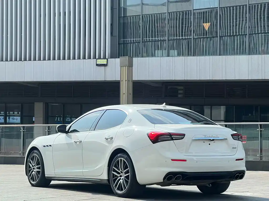 Maserati Ghibli 2017 — фото 9