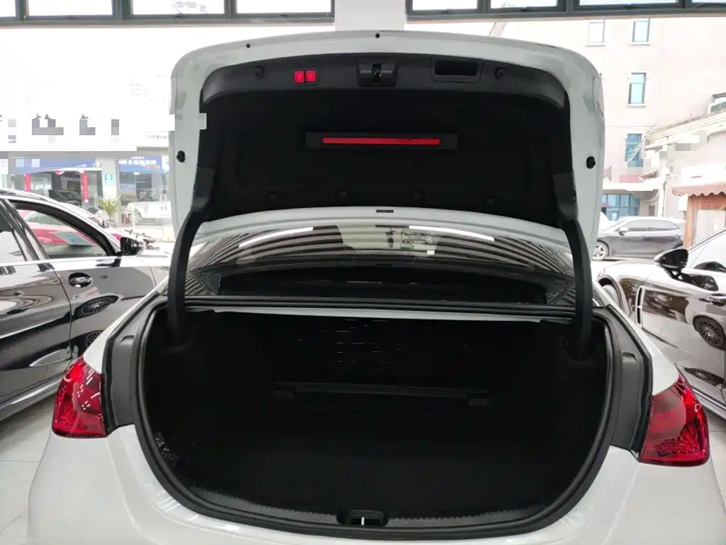 Mercedes-Benz C-Class 2023 — фото 15