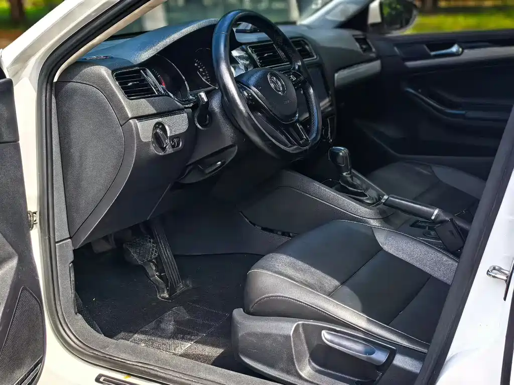 Volkswagen Sagitar 2017