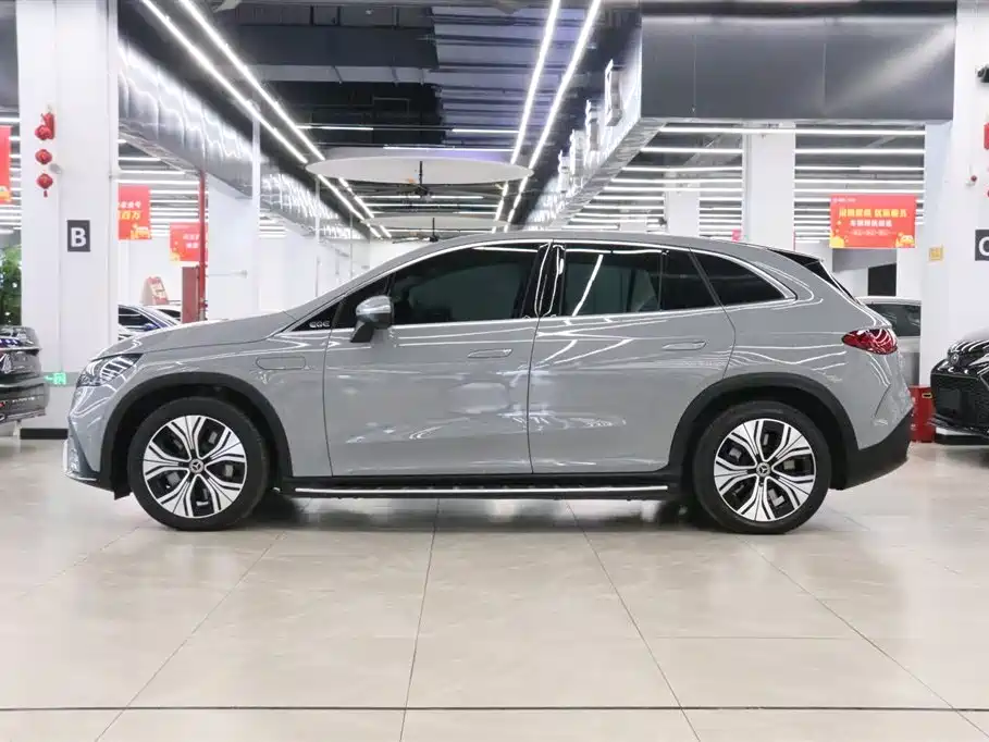 Mercedes-Benz EQE SUV 2024 — фото 3
