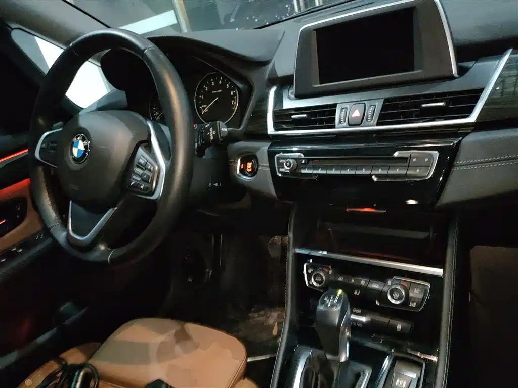 BMW 2 Series Active Tourer 2015 — фото 10