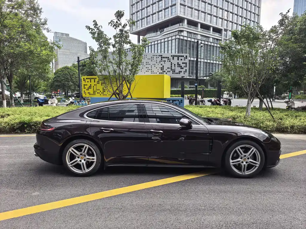 Porsche Panamera 2018 — фото 18