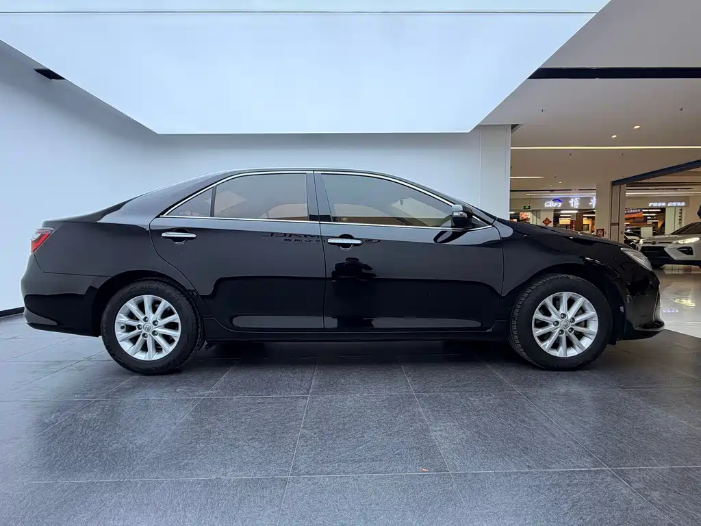 Toyota Camry 2015 — фото 8