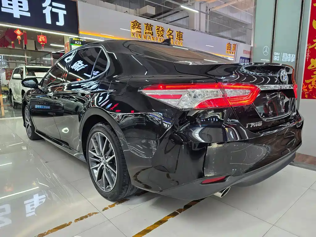 Toyota Camry 2022 — фото 4