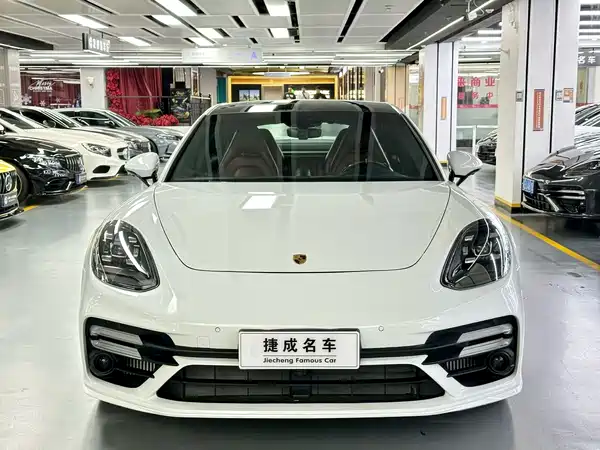 Porsche Panamera 2021