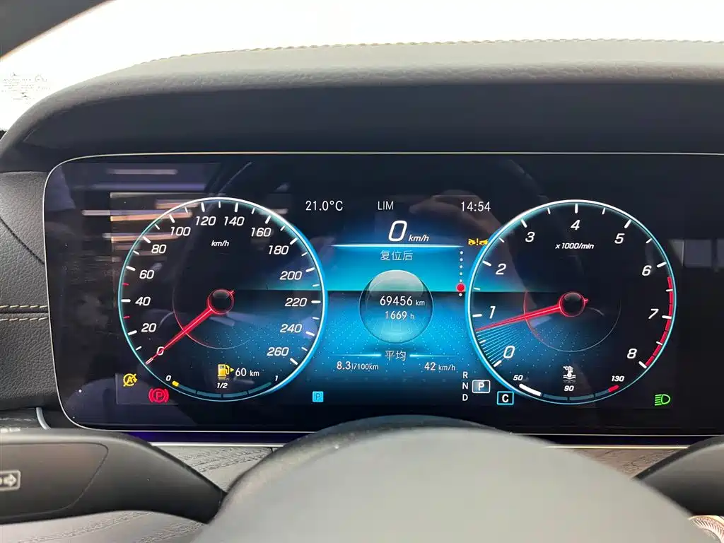 Mercedes-Benz E-Class 2023 — фото 10