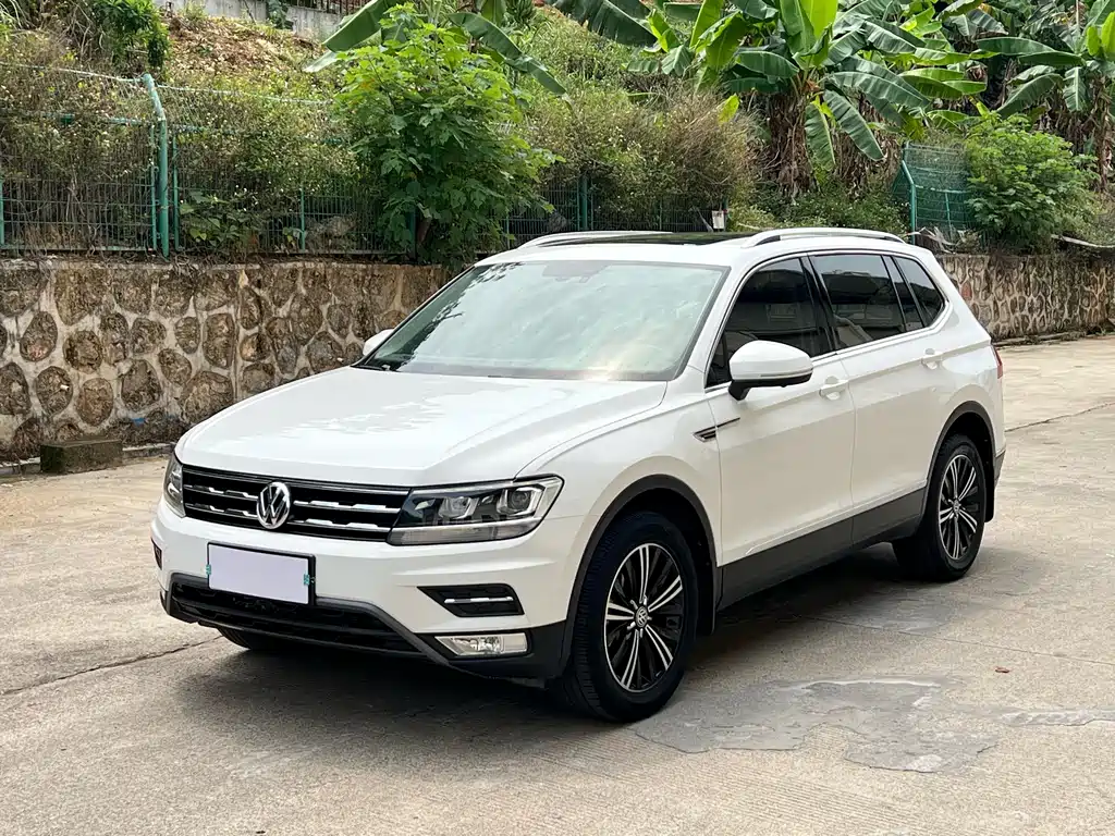 Volkswagen Tiguan L 2019 — фото 1