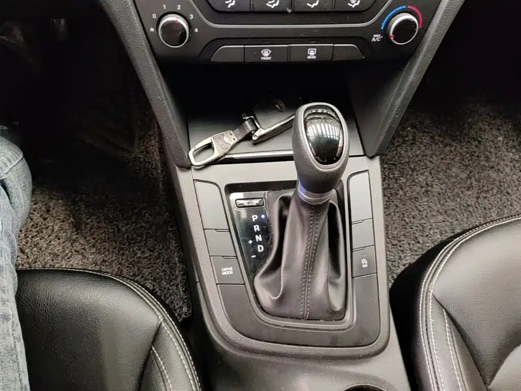 Hyundai Elantra 2019 — фото 10
