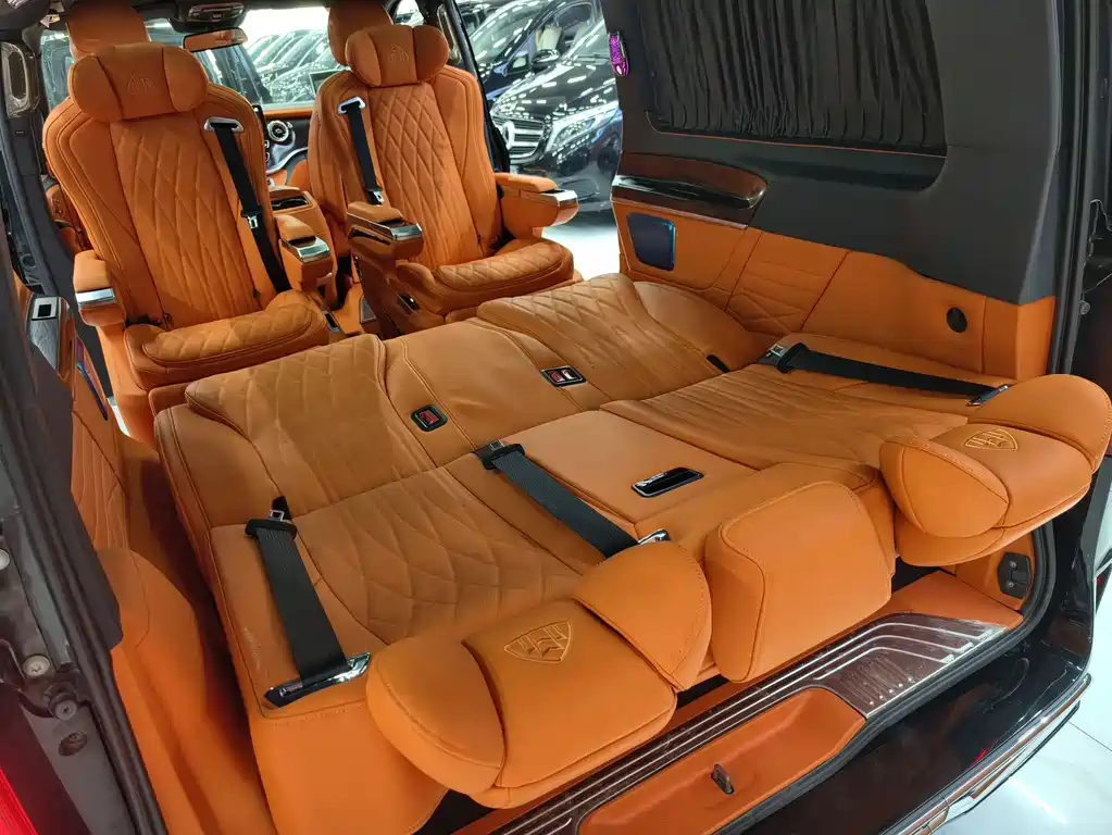 Mercedes-Benz V-Class 2021 — фото 18