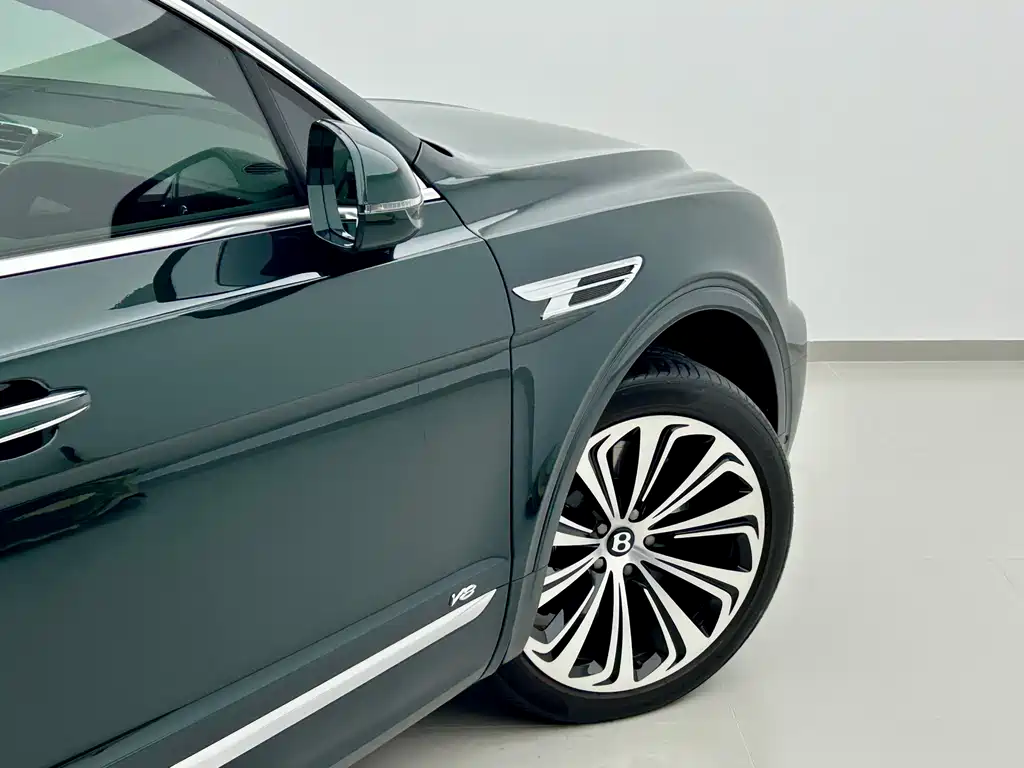 Bentley Bentayga 2021 — фото 15