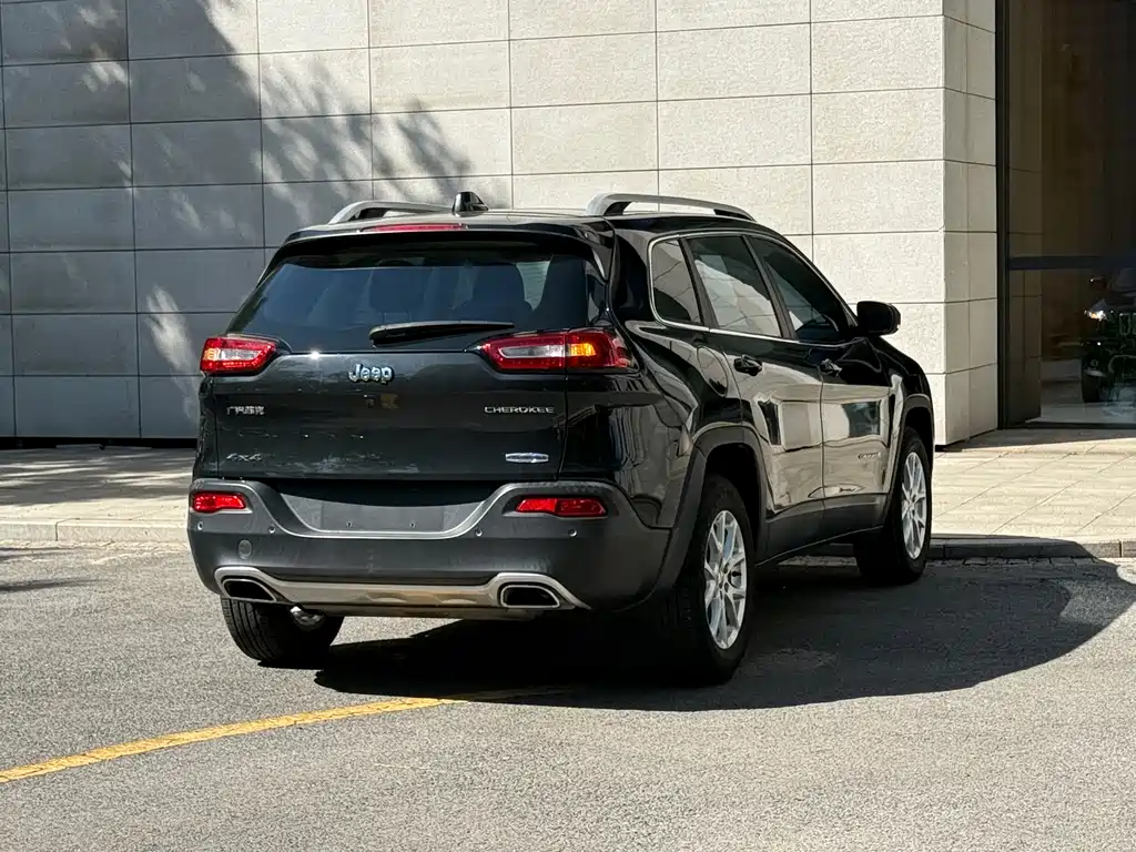 Jeep Cherokee 2016 — фото 20