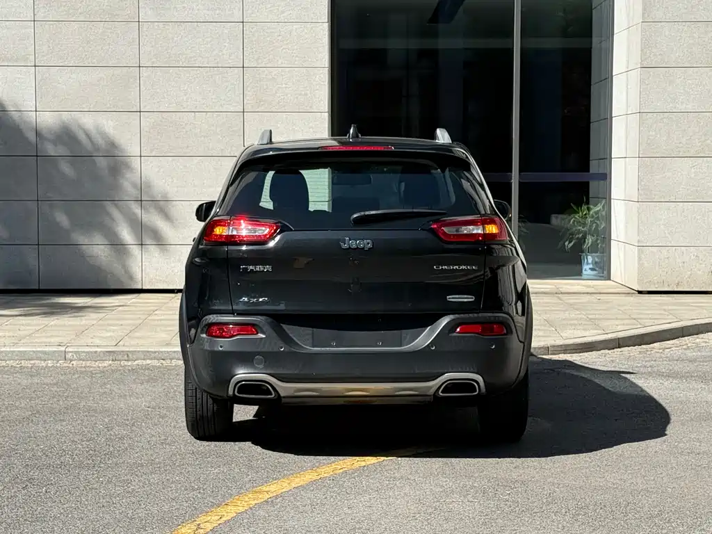 Jeep Cherokee 2016 — фото 19