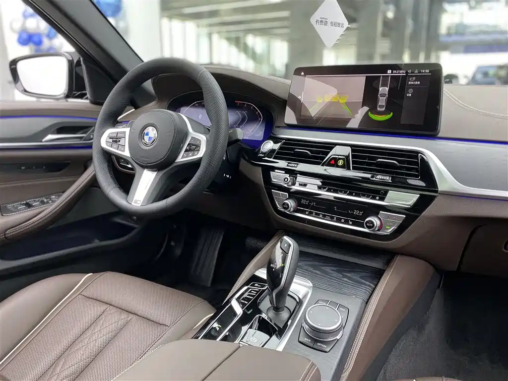 BMW 5 Series 2022 — фото 13