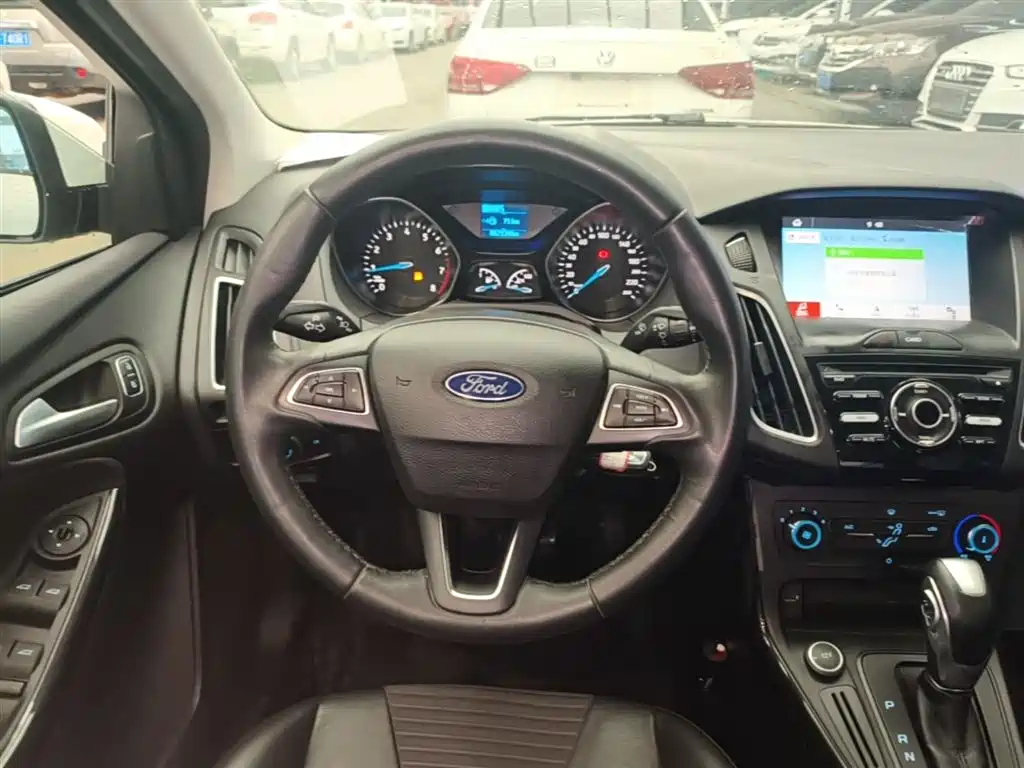Ford Focus 2018 — фото 11