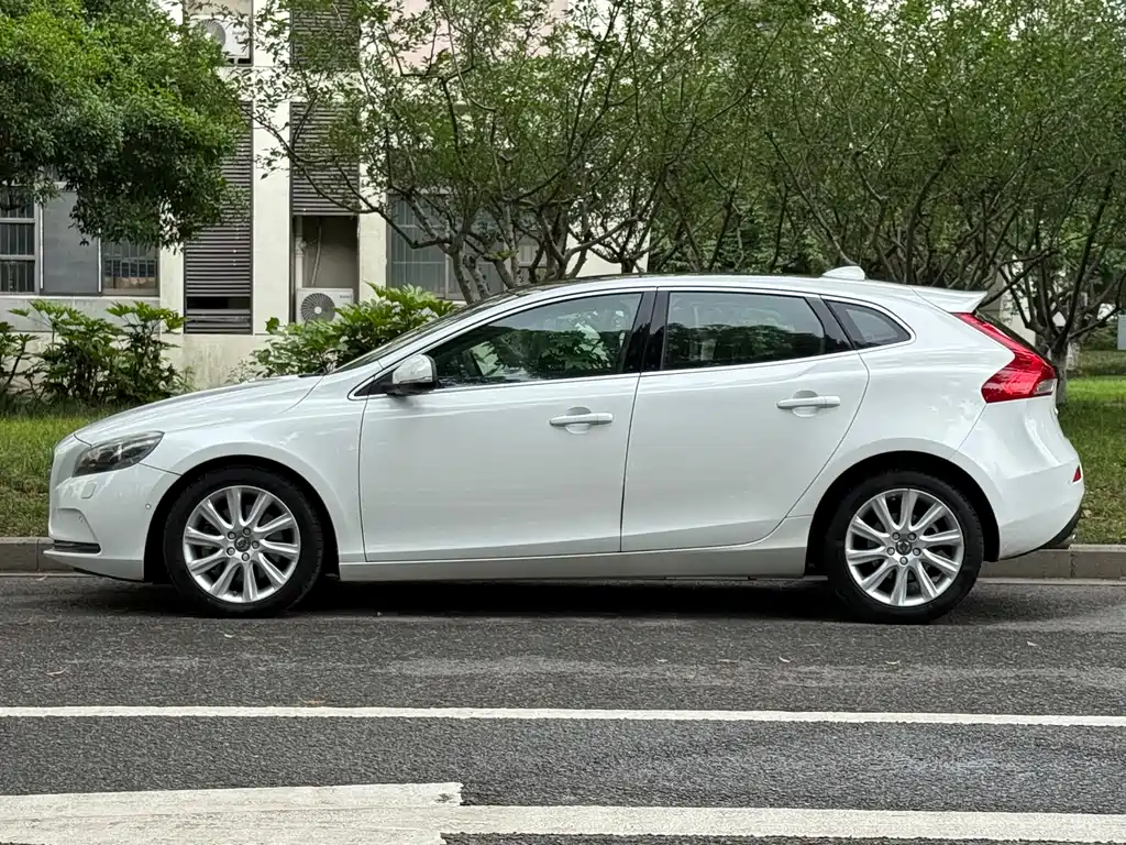 Volvo V40 2015 — фото 3