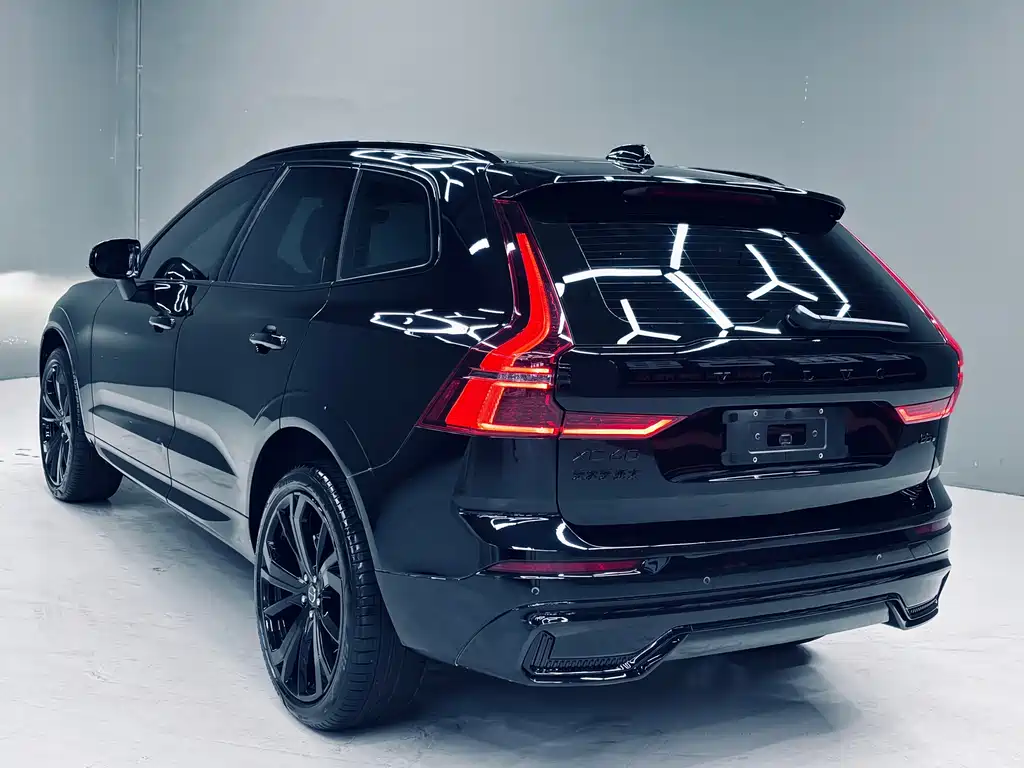 Volvo XC60 2025 — фото 3