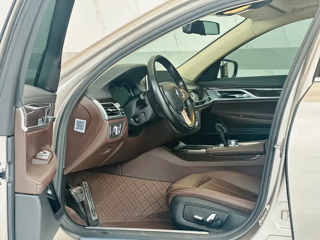 BMW 7 Series 2018 — фото 10