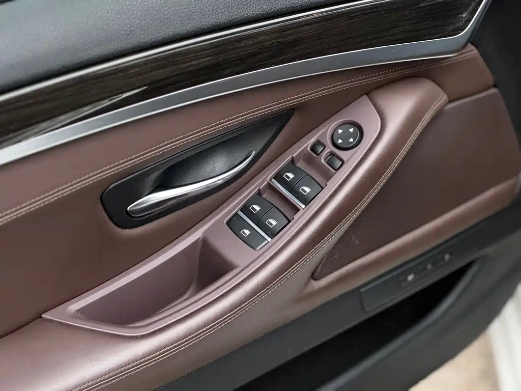 BMW 5 Series 2016 — фото 11
