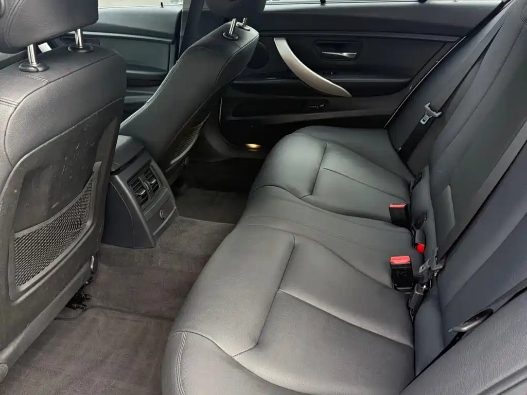 BMW 5 Series 2012 — фото 12