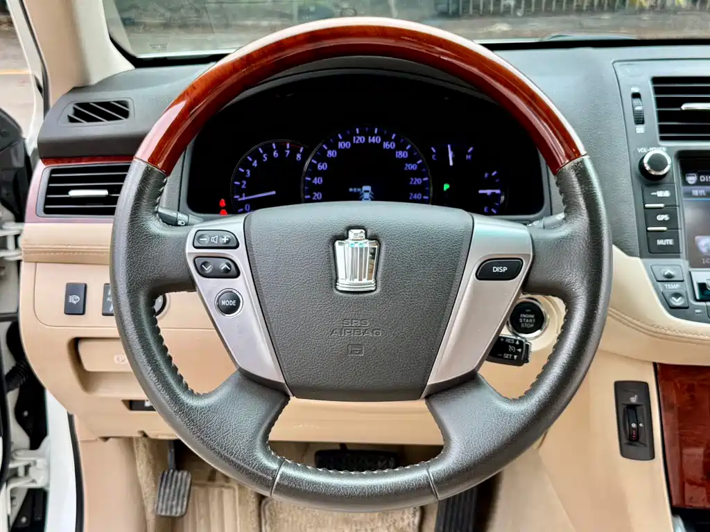 Toyota Crown 2015 — фото 7