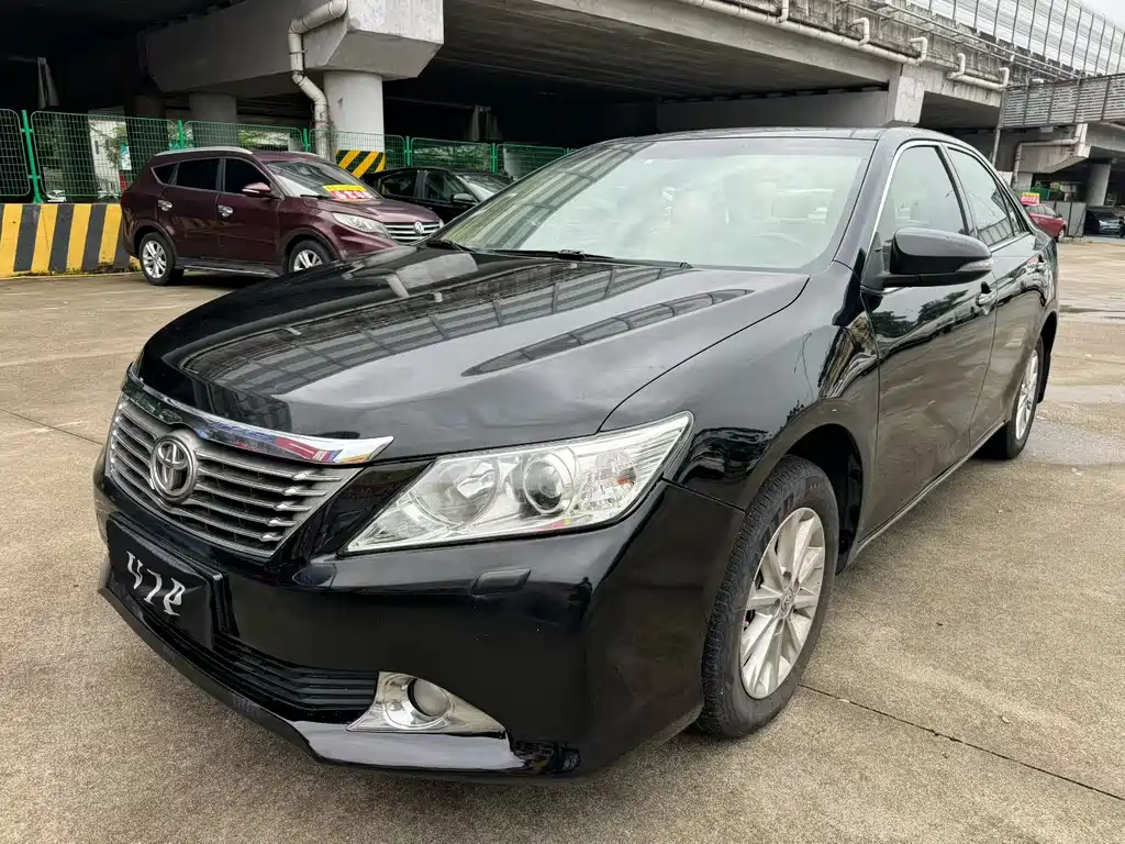 Toyota Camry 2013 — фото 1