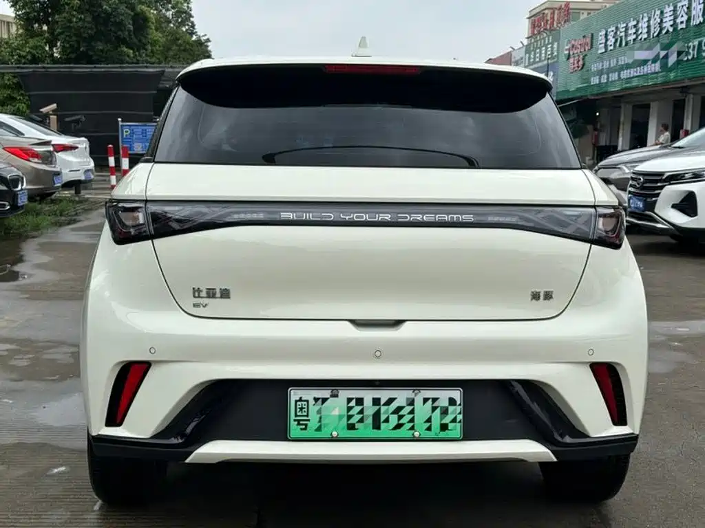 BYD Dolphin 2025