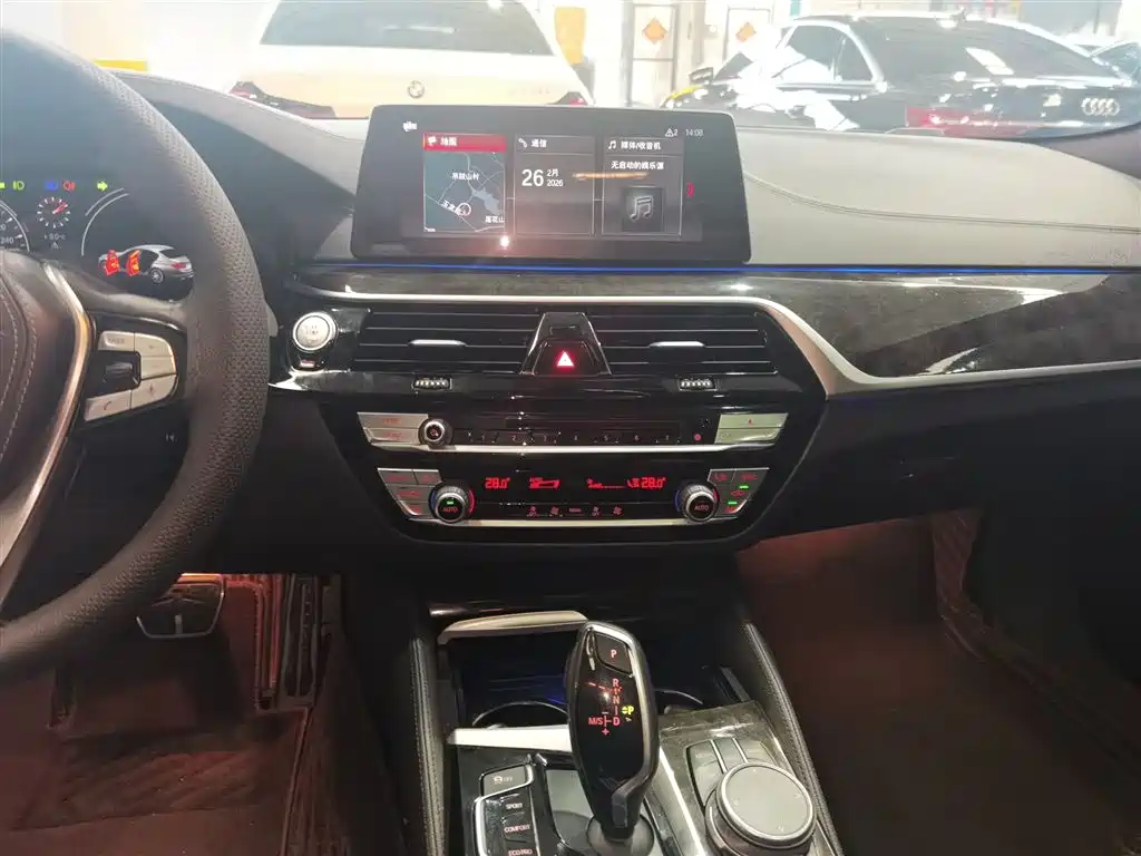 BMW 5 Series 2018 — фото 9