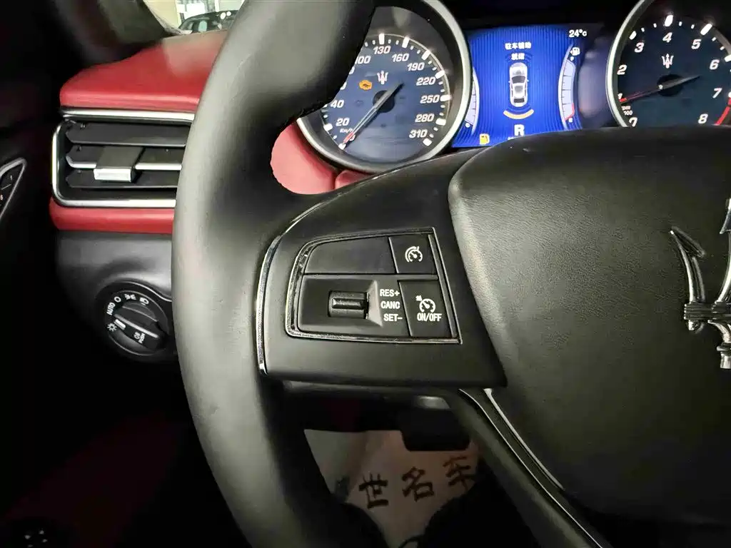 Maserati Ghibli 2015 — фото 11