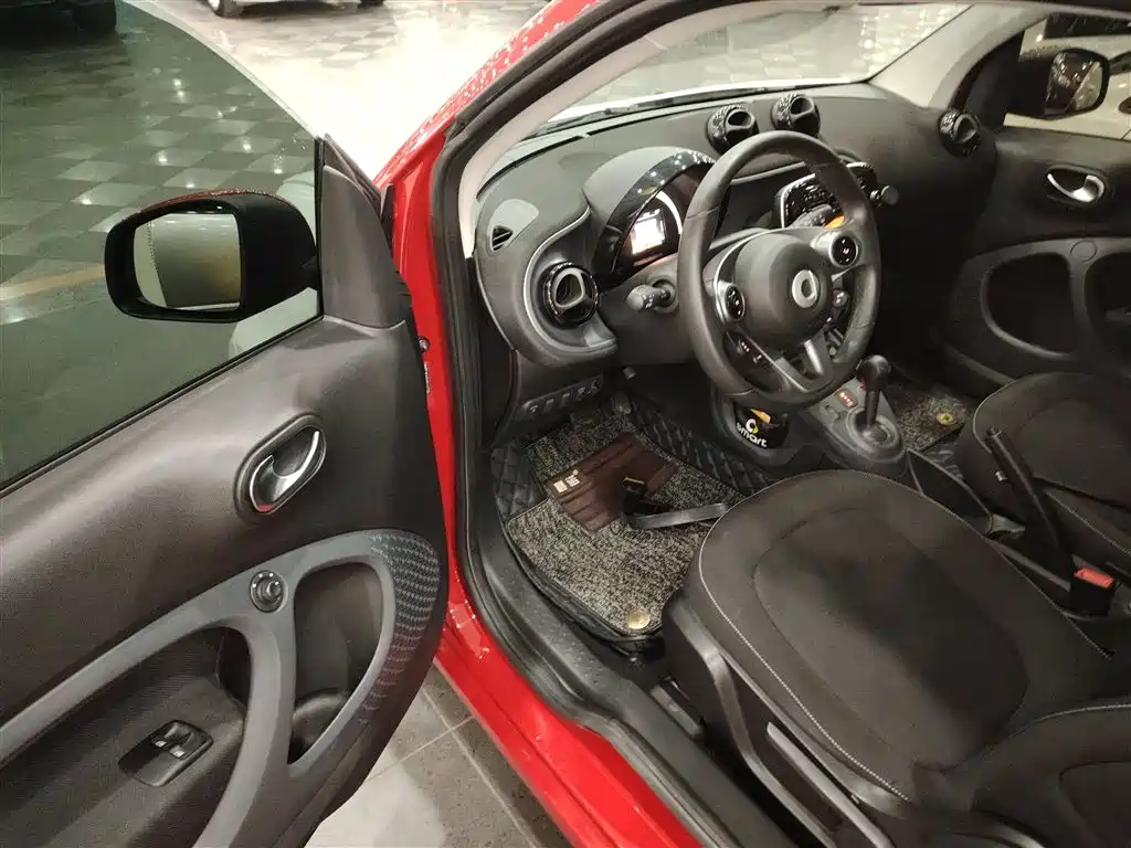 smart Fortwo 2017 — фото 16