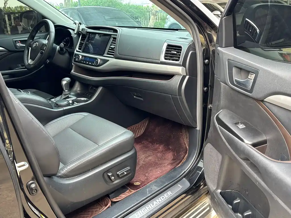 Toyota Highlander 2022 — фото 14